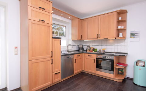 Kiek in: Cabinetry, Property, Countertop, Building, Kitchen Stove, Kitchen Appliance, Kitchen, Sink, Wood, Interior Design