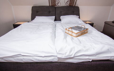 Kiek in: Furniture, Property, Comfort, Building, Wood, Bed Frame, Interior Design, Pillow, Floor