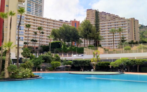 Torre San Marino (Vacance): Water, Building, Plant, Cloud, Daytime, Property, Sky, Window, Azure, Tree
