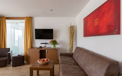 Accommodation:&nbsp;Emma 280.5