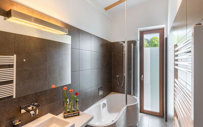 Accommodation:&nbsp;Emma 280.5