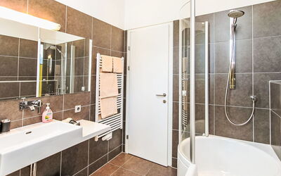Accommodation:&nbsp;Emma 280.3