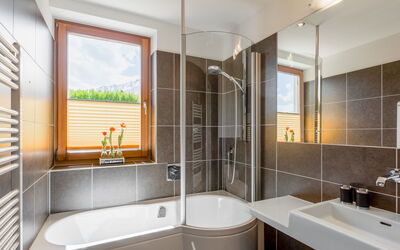 Accommodation:&nbsp;Emma 280.10