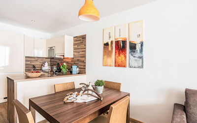 Emma 280.2: Table, Furniture, Property, Wood, Cabinetry, Interior Design, Floor, Flooring, Living Room, Real Estate
