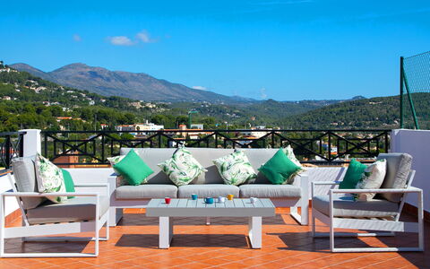 Calpe Calp 1070: Water, Sky, Building, Window, Swimming Pool, Azure, Shade, Composite Material, Real Estate, Leisure