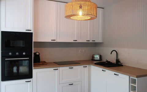 Le Clos du Mûrier: Cabinetry, Countertop, Kitchen Sink, Property, Furniture, Sink, Kitchen, Building, Wood, Lighting