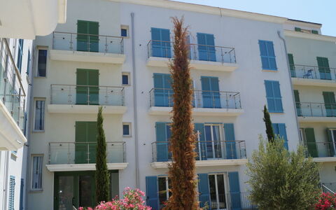 Macinaggio 600: Sky, Plant, Building, Property, Window, Tree, Slope, Land Lot, House, Urban Design