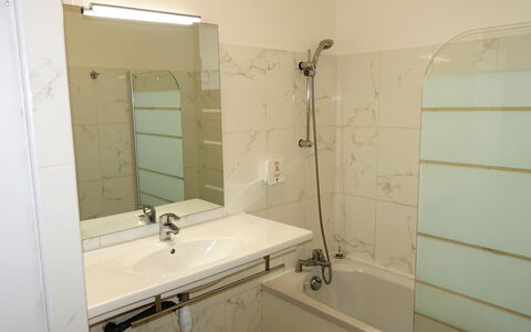 Macinaggio 600: Mirror, Plumbing Fixture, Property, Tap, Bathroom, Sink, Shower, Flooring, Shower Bar