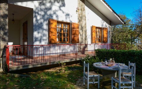 Vittoria: Property, Building, Sky, Plant, Table, Window, Shade, Architecture, Wood, Tree