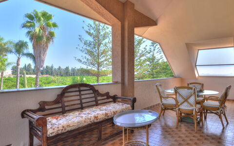 Smeraldo: Furniture, Property, Plant, Couch, Table, Building, Sky, Wood, Living Room, Shade