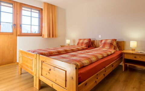 Südlenz 32 3. Og Süd: Furniture, Window, Building, Comfort, Wood, Lighting, Orange, Bed Frame, Interior Design, House