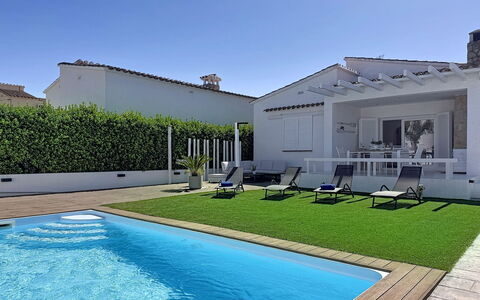 Otlo: Swimming Pool, Residential Area, Home, House, Resort, Estate, Roof, Composite Material, Courtyard, Villa