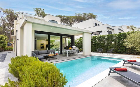 Alyssa: Sky, Water, Plant, Cloud, Property, Swimming Pool, Building, Tree, Shade, Interior Design