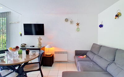 Accommodation:&nbsp;Les Pins 700.15