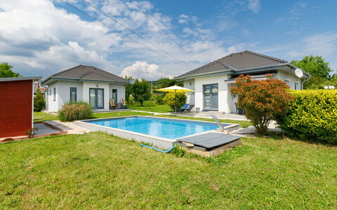 Geminis: Cloud, Sky, Plant, Water, Swimming Pool, Azure, Building, House, Land Lot, Grass
