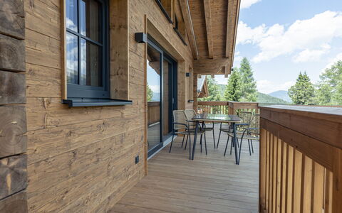 Turracher Höhe 150: Building, Daytime, Property, Window, Cloud, Sky, Wood, Interior Design, Tree, Porch