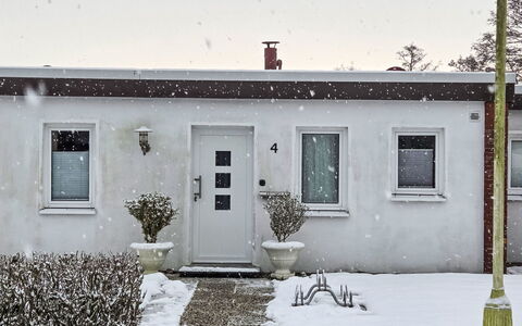 Siggi: Snow, House, Door, Home, Winter, Freezing, Cottage, Yard, Home Door, Daylighting