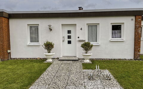 Siggi: Building, Plant, Window, Cloud, Sky, Land Lot, House, Door, Grass, Flowerpot