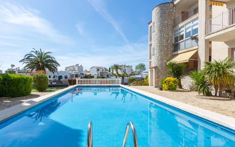 Flamicell: Water, Plant, Sky, Cloud, Property, Swimming Pool, Azure, Building, Window, Tree
