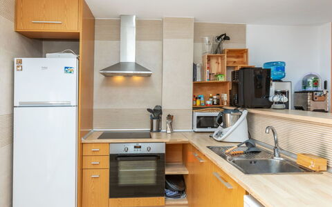 Residencial Oropesa - la Concha: Kitchen Appliance, Kitchen, Countertop, Cabinetry, Furniture, Major Appliance, Flooring, Interior Design, Wood, Home Appliance