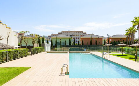 Residencial Oropesa - la Concha: Water, Sky, Plant, Cloud, Property, Building, Swimming Pool, Tree, Grass, Leisure