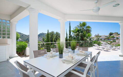 El Portet: Sky, Plant, Building, Daytime, Property, Window, Tree, Architecture, Urban Design, Leisure