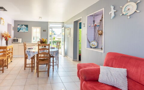 Villa la Fourmi: Furniture, Picture Frame, Table, Property, Couch, Wood, Houseplant, Interior Design, Chair, Door