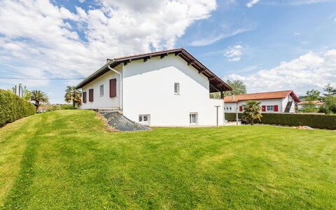 Jardins de Maignon: Cloud, Sky, Plant, Daytime, Property, Building, Natural Landscape, Window, Tree, House