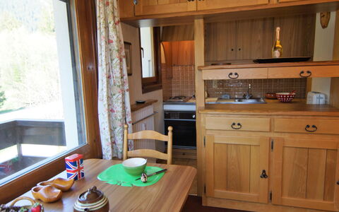 Alpen Roc: Cabinetry, Furniture, Table, Property, Tableware, Plant, Countertop, Building, Kitchen Sink, Sink