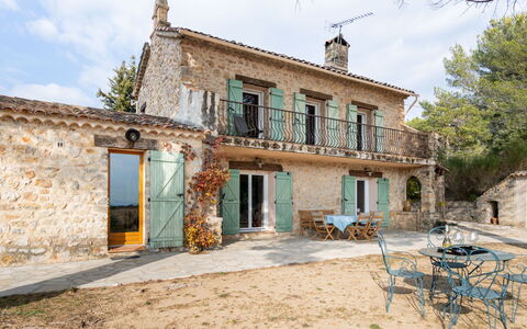 Le Mas du Magnoglia: Sky, Plant, Building, Daytime, Property, Tree, Urban Design, Neighbourhood, Residential Area, Woody Plant