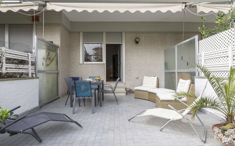 Accommodation:&nbsp;Corner Near the Sea 713.2
