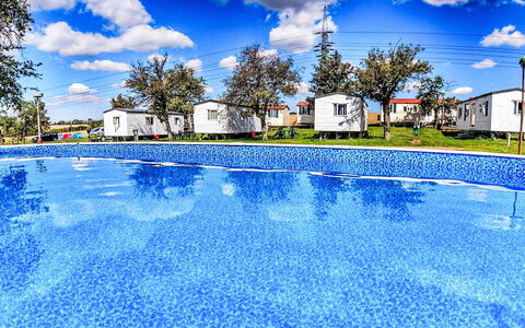 Prima: Park, Swimming Pool