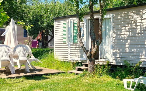 Prima: Plant, Tree, Shade, Land Lot, Grass, Wood, Building, Outdoor Furniture, Leisure, Rural Area