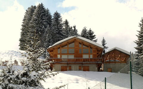 L'Epachat: Snow, Winter, Home, Property, House, Tree, Building, Cottage, Real Estate, Sky