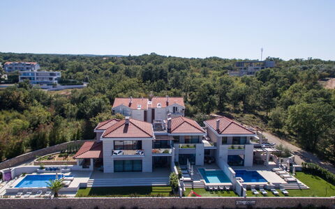 Villa Prestige: Sky, Plant, Building, Daytime, Property, Window, Tree, Architecture, Urban Design, Leisure
