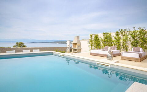 Villa Prestige: Plant, Building, Sky, Daytime, Property, Window, Tree, Urban Design, Neighbourhood, Condominium