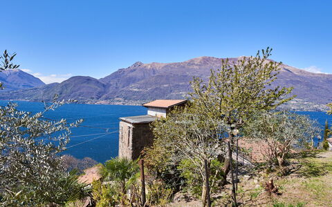Bellano 14: Water, Sky, Property, Plant, Building, Cloud, Swimming Pool, Tree, Residential Area, Grass