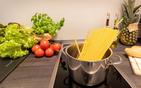 Lydia: Food, Plant, Ingredient, Natural Foods, Table, Cuisine, Fruit