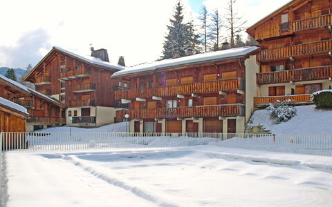 Saint Gervais 15: Sky, Cloud, Building, Snow, Window, Tree, Slope, House, Urban Design, Plant