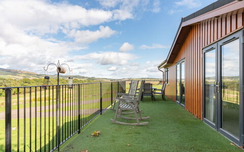 Loch Leven Lodge 16 Robin'S Nest: Sky, Cloud, Plant, Building, Land Lot, Fence, Grass, Leisure, Landscape, Shade