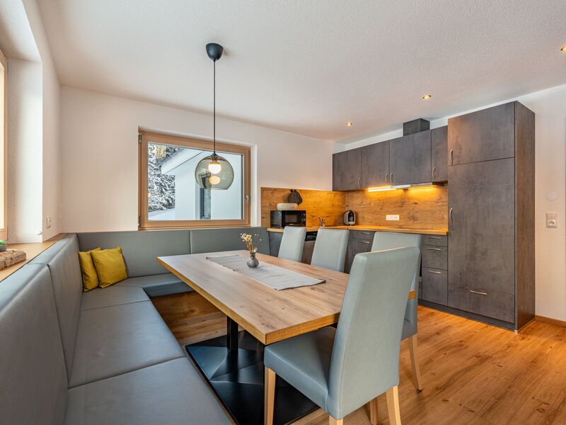 Accommodation:&nbsp;Leo 855.3