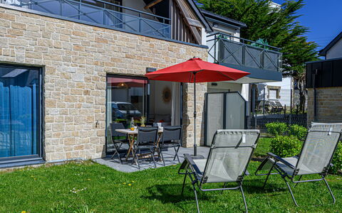 Carnac 174: Residential Area, Home, Cottage, Flagstone, Balcony, Shade, Estate, Outdoor Furniture, Yard, Siding