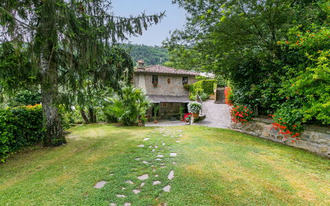 Santa Margherita: Plant, Building, Sky, Tree, Natural Landscape, House, Grass, Leisure, Groundcover, Landscape