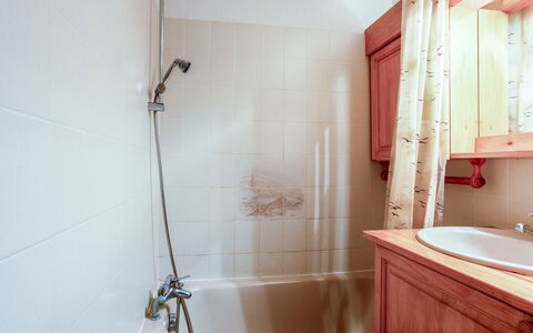 Saint Gervais 185: Bathroom, Room, Property, Tap, Floor, Tile, Wall, Plumbing Fixture, Shower Bar, Architecture