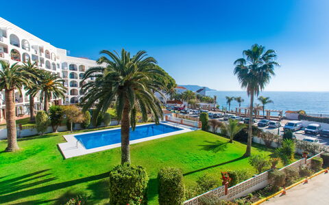 Mirador del Bendito: Water, Plant, Building, Daytime, Property, Sky, Swimming Pool, Azure, Tree, Body Of Water