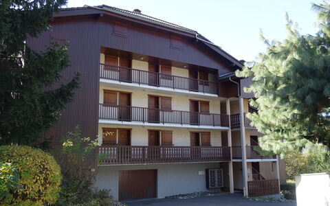 La Pointe D'Anterne: Property, Building, Plant, Sky, Window, Tree, Urban Design, Residential Area, Facade