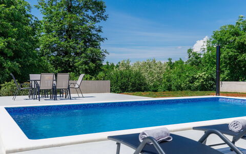 Eroa: Water, Plant, Building, Daytime, Property, Sky, Swimming Pool, Azure, Tree, Body Of Water