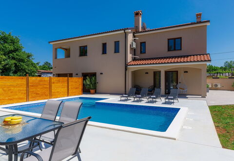 Eroa: Water, Plant, Building, Daytime, Property, Sky, Swimming Pool, Azure, Tree, Body Of Water