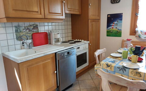 Le Tagre: Cabinetry, Property, Furniture, Kitchen Appliance, Building, Kitchen Stove, Countertop, Kitchen, Home Appliance, Wood