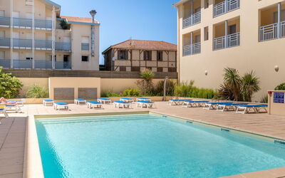 Mimizan 259: Water, Plant, Building, Property, Daytime, Window, Swimming Pool, Sky, Azure, Blue